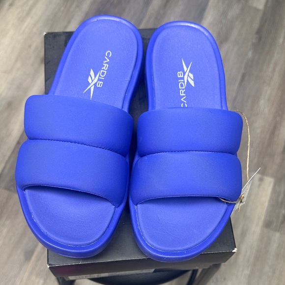 Reebok x Cardi B slides - Picture 2 of 4